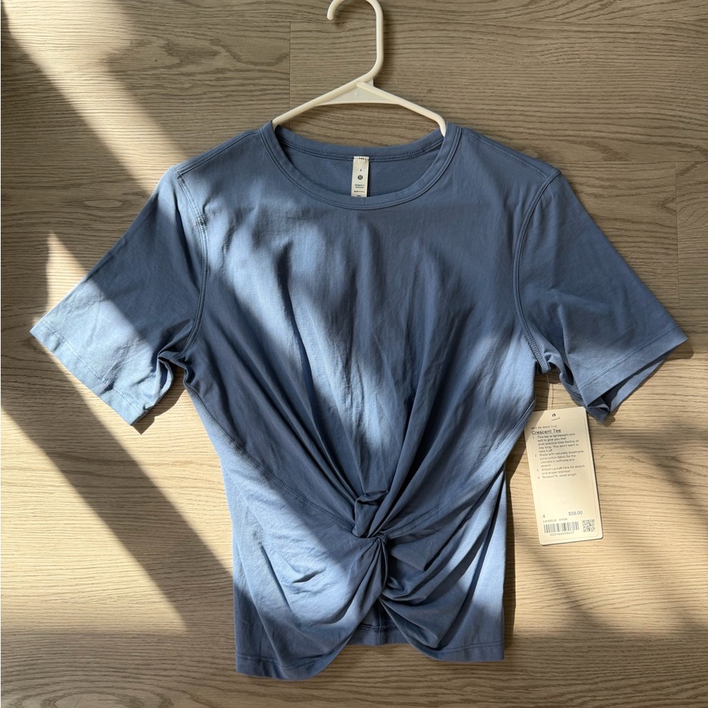 NWT Lululemon Crescent Tee - Size 4 - Waterdrop